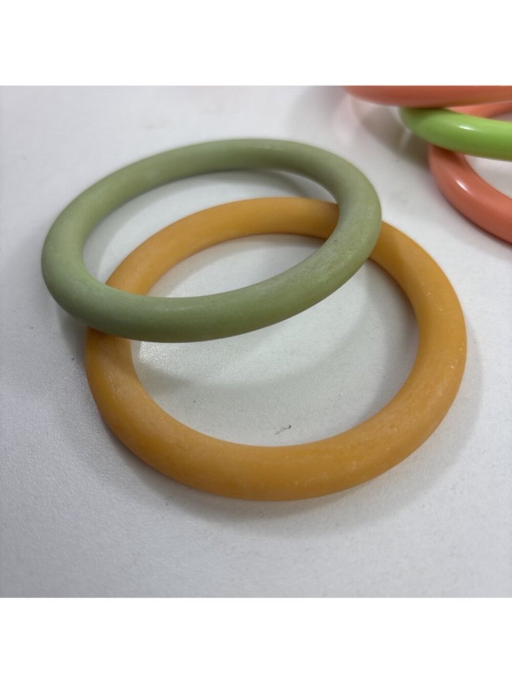 Vintage Estate Find Ten PLASTIC BANGLE BRACELETS Colors Hippie Bohemian Retro - Picture 2 of 11